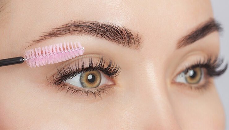 How to grow your eyelashes naturally
