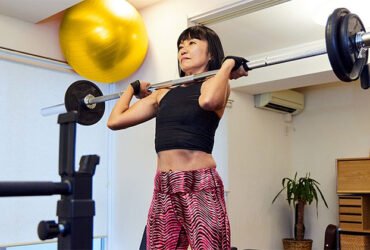 Overhead Press: How-To, Benefits, Variations, and Mistakes