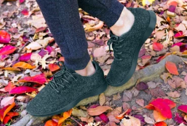 Allbirds Review : The Most Comfortable Sustainable Sneaker — With Durability and Shipping Caveats You Need to Know